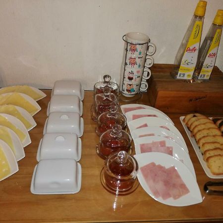 Hostal Y Cabanas Ainil Punta Arenas Buitenkant foto