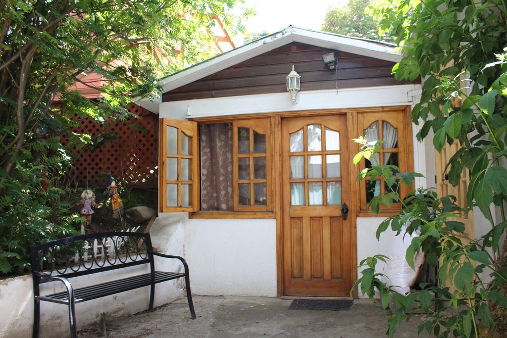 Hostal Y Cabanas Ainil Punta Arenas Buitenkant foto