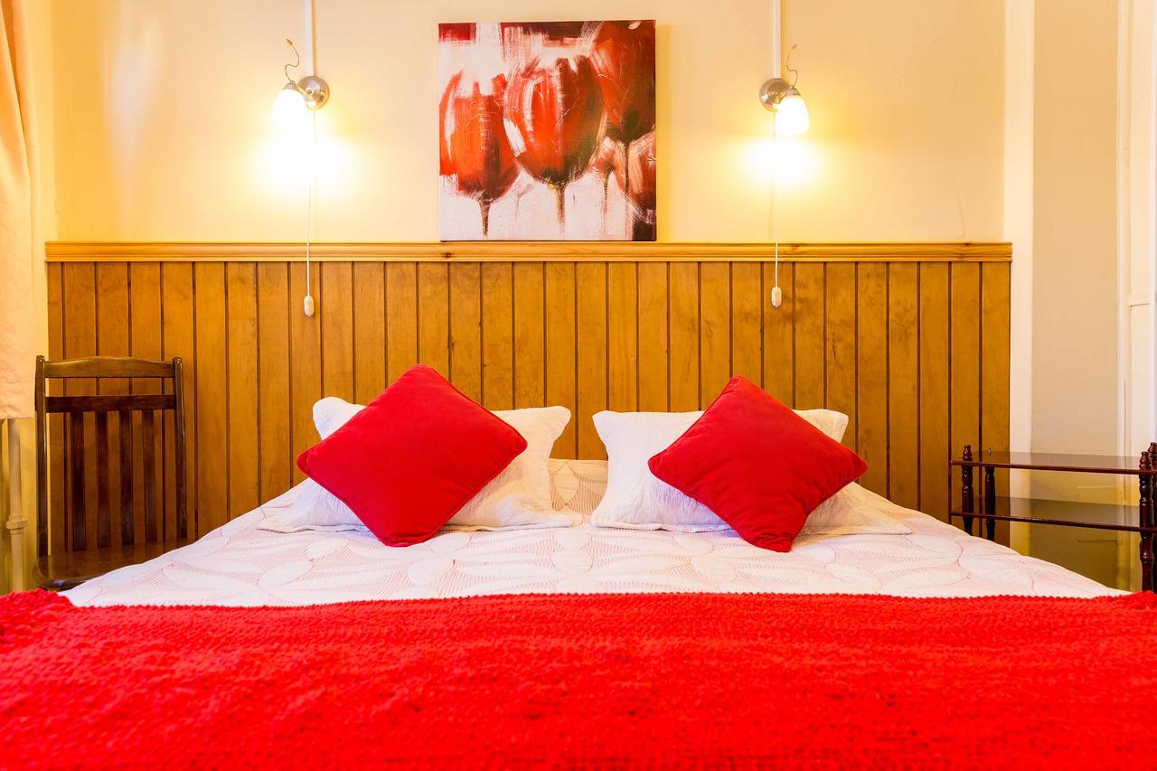 Hostal Y Cabanas Ainil Punta Arenas Buitenkant foto