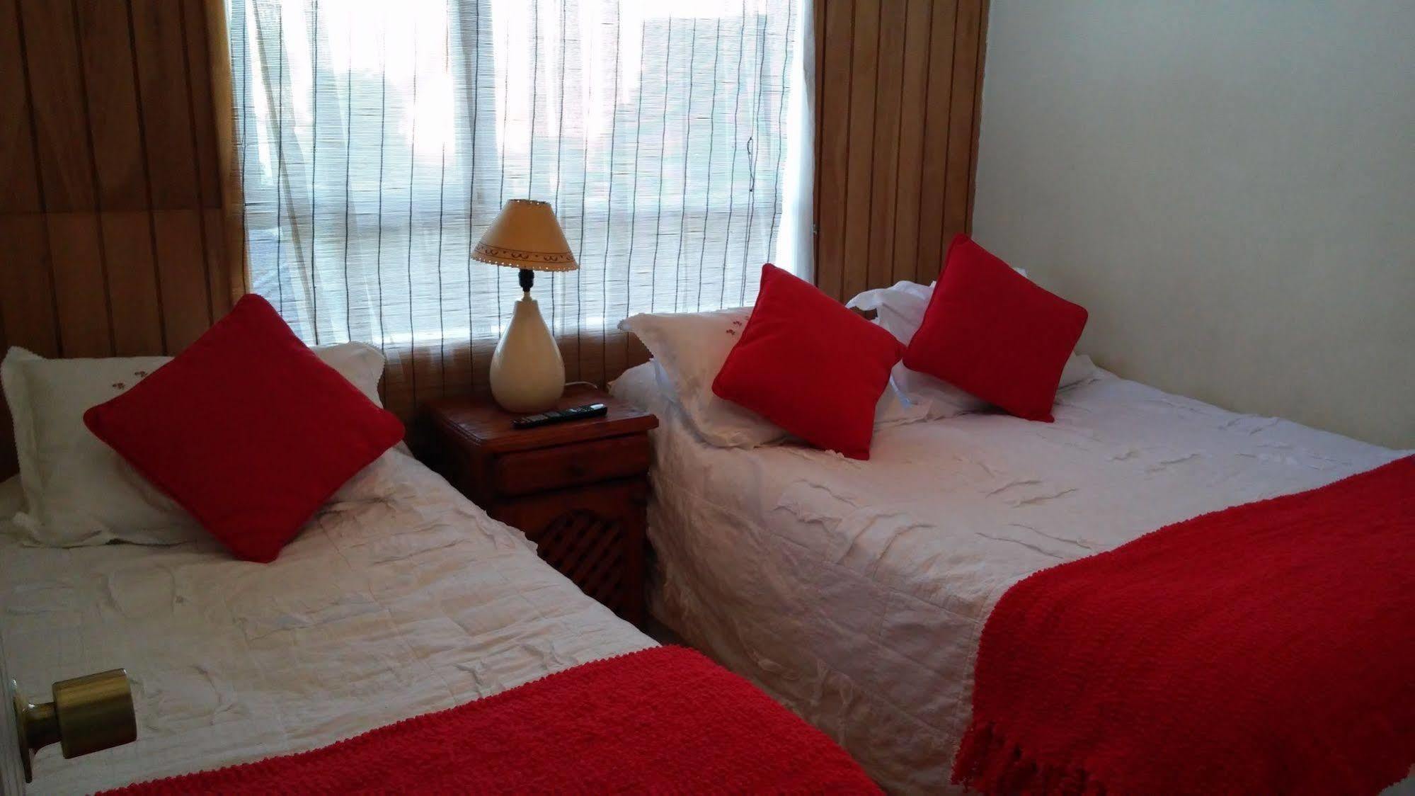 Hostal Y Cabanas Ainil Punta Arenas Buitenkant foto