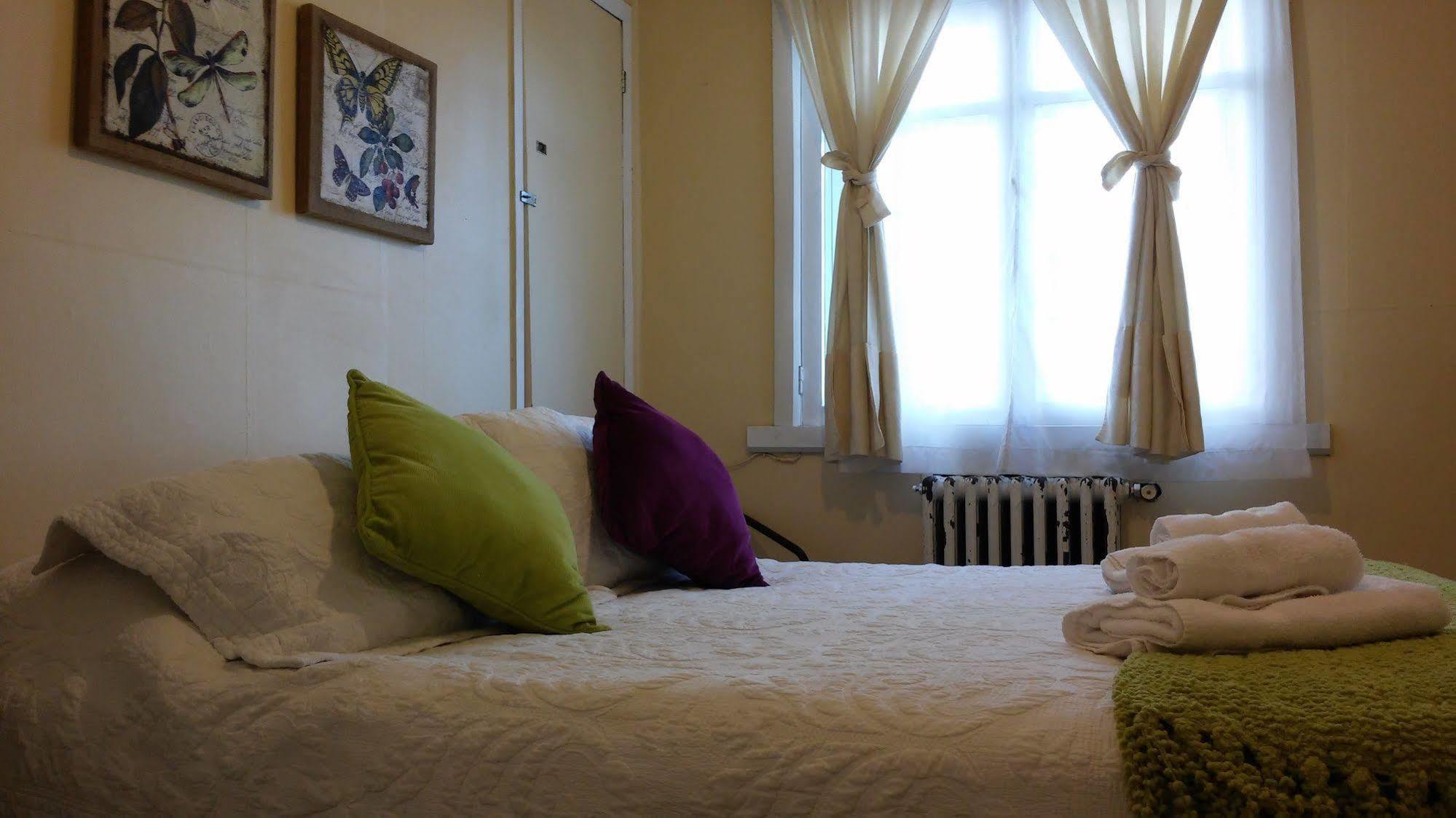 Hostal Y Cabanas Ainil Punta Arenas Buitenkant foto