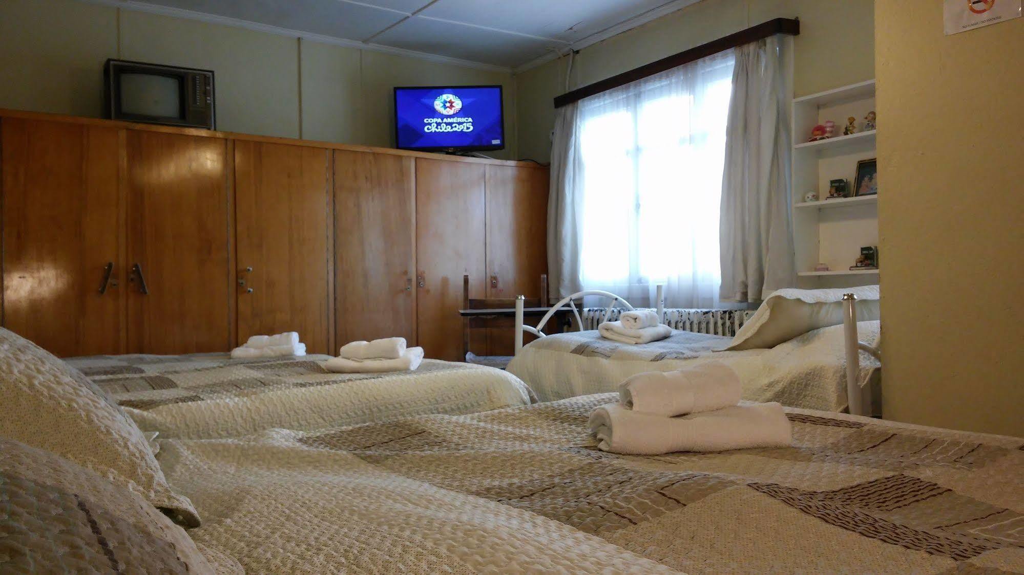 Hostal Y Cabanas Ainil Punta Arenas Buitenkant foto