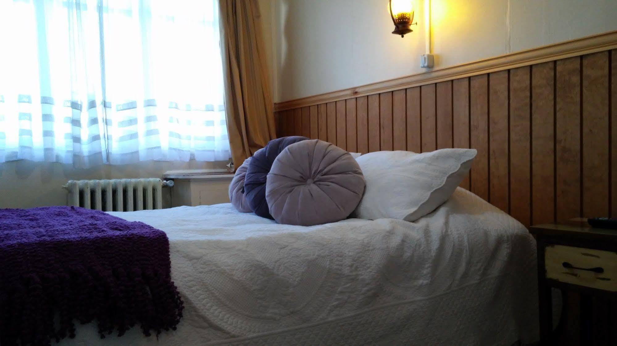 Hostal Y Cabanas Ainil Punta Arenas Buitenkant foto