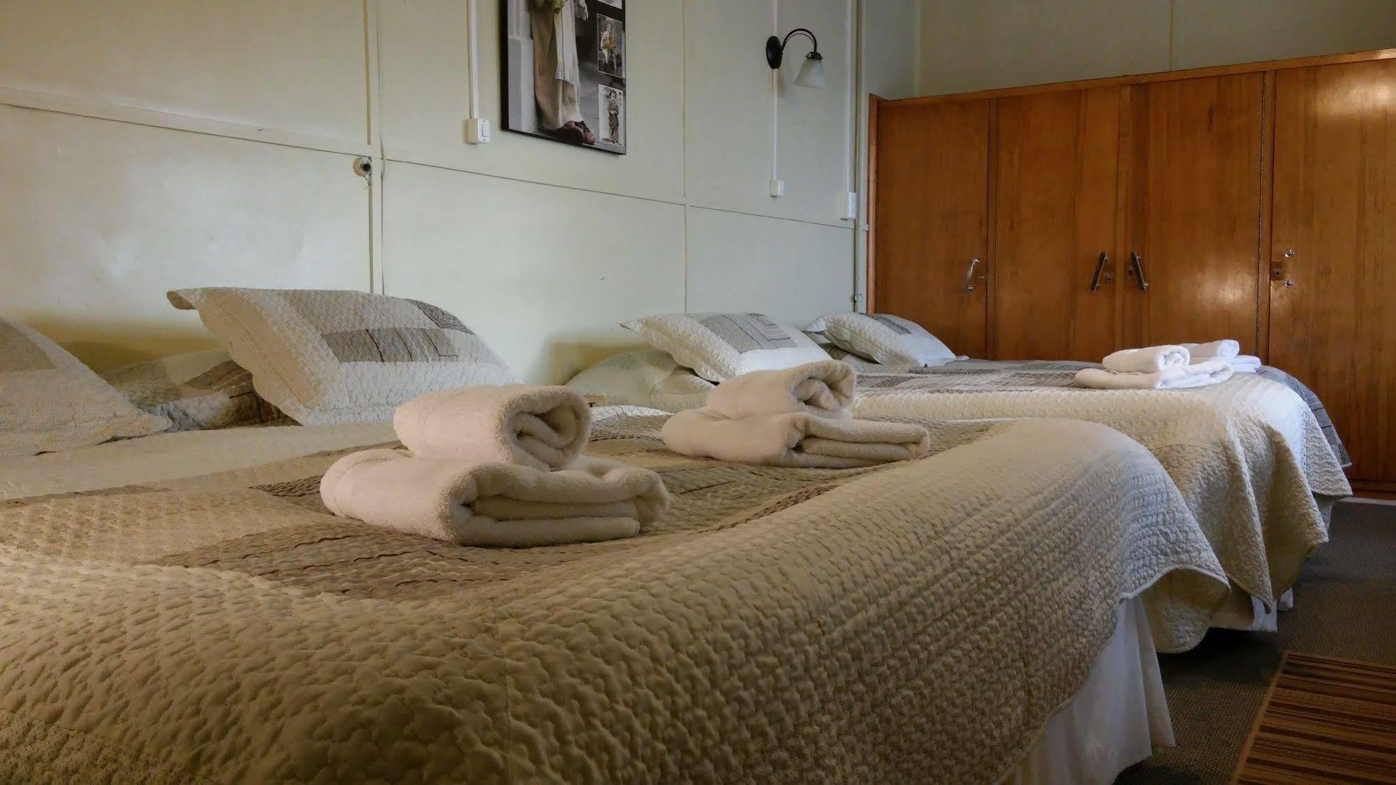 Hostal Y Cabanas Ainil Punta Arenas Buitenkant foto