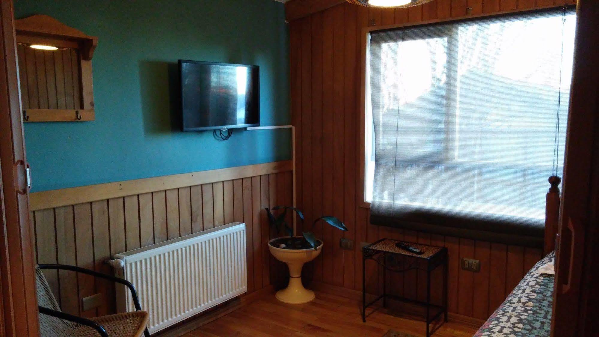 Hostal Y Cabanas Ainil Punta Arenas Buitenkant foto