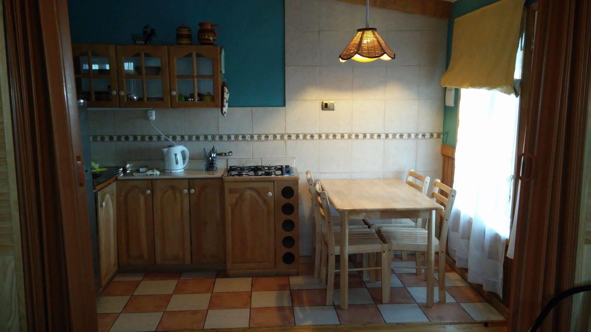 Hostal Y Cabanas Ainil Punta Arenas Buitenkant foto
