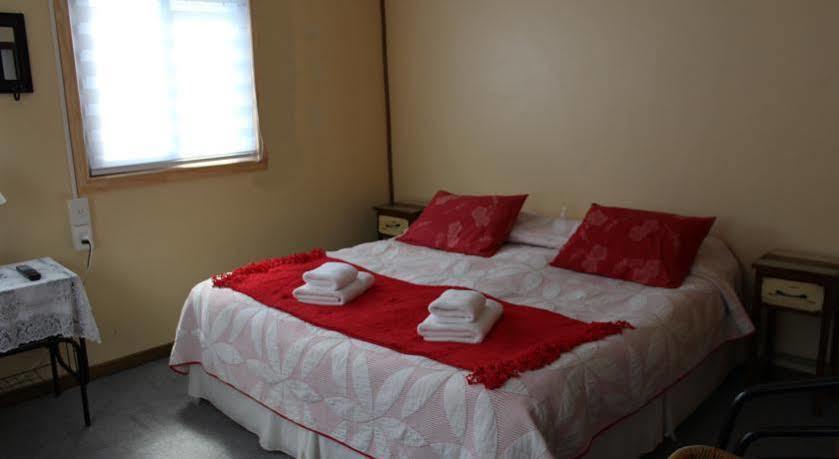 Hostal Y Cabanas Ainil Punta Arenas Buitenkant foto