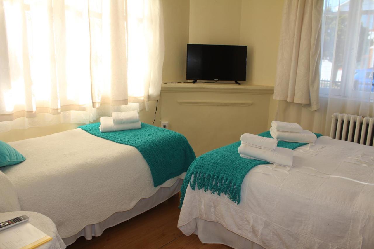 Hostal Y Cabanas Ainil Punta Arenas Buitenkant foto