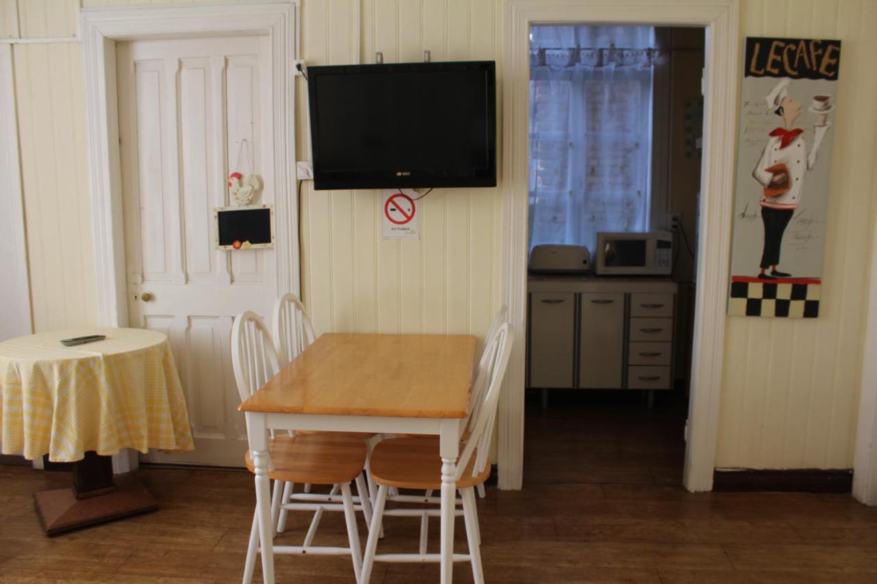 Hostal Y Cabanas Ainil Punta Arenas Buitenkant foto
