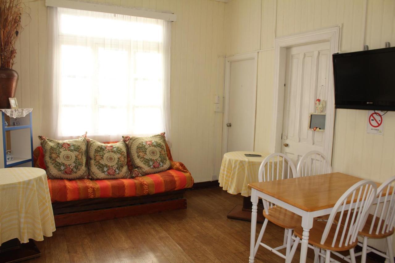 Hostal Y Cabanas Ainil Punta Arenas Buitenkant foto