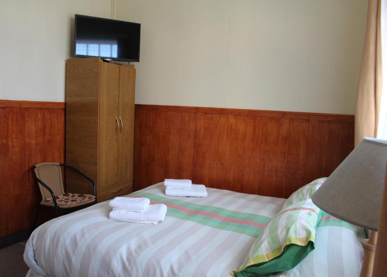Hostal Y Cabanas Ainil Punta Arenas Buitenkant foto