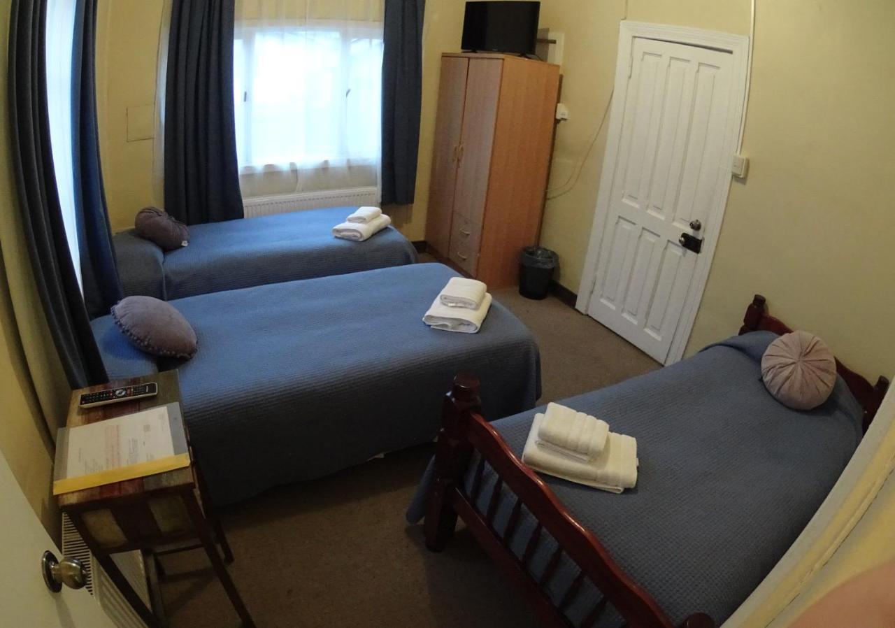 Hostal Y Cabanas Ainil Punta Arenas Buitenkant foto